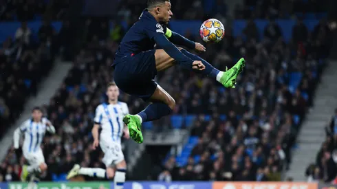 Mbappé atuando com a camisa do PSG (Foto de David Ramos/Getty Images)