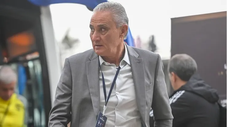 Tite durante a viagem do Flamengo até Bogotá. Foto: Marcelo Cortes/ CRF