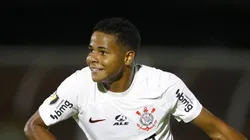 Wesley comemorando gol marcado diante do Botafogo-SP. Foto: Thiago Calil/AGIF