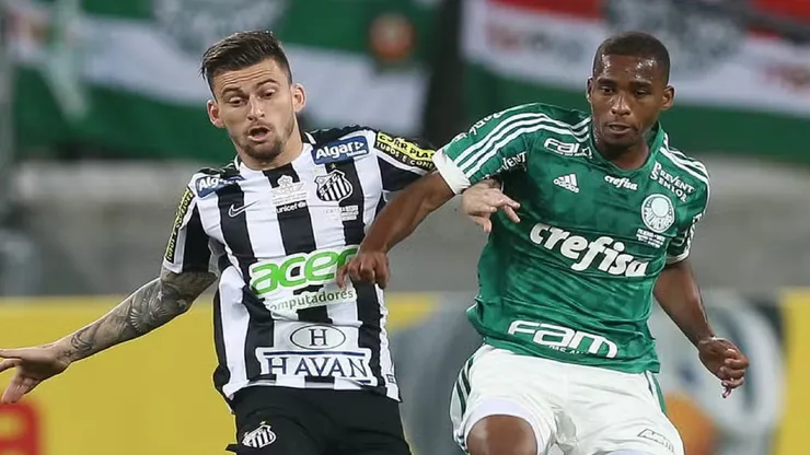 Foto: Cesar Greco/Palmeiras - Matheus Sales disputando bola com Lucas Lima na final da Copa do Brasil de 2015