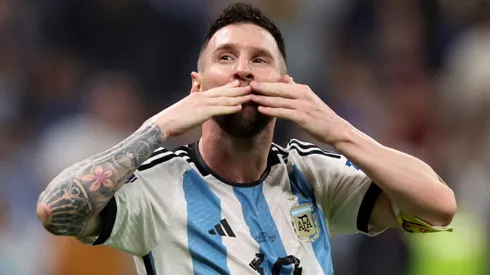 Messi celebrando triunfo da Argentina contra a Croácia na semifinal da Copa do Mundo de 2022. (Foto: Clive Brunskill/Getty Images)