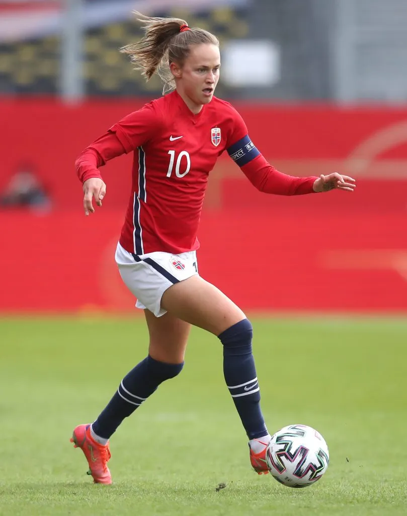WIESBADEN, GERMANY – APRIL 13: Caroline Graham Hansen of Norway controles the ball during the Women’s International Friendly match between Germany and Norway at BRITA-Arena on April 13, 2021 in Wiesbaden, Germany. Sporting stadiums around Germany remain under strict restrictions due to the Coronavirus Pandemic as Government social distancing laws prohibit fans inside venues resulting in games being played behind closed doors. (Photo by Alex Grimm/Getty Images)