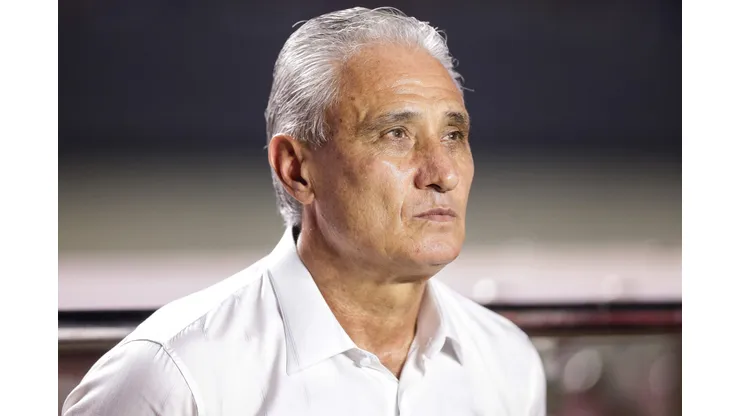 Tite já aprovou a contratação do jogador para reforçar a equipe