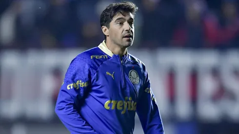 Abel Ferreira tirou Gabriel Menino no segundo tempo contra o San Lorenzo; meio-campista está em baixa no Palmeiras