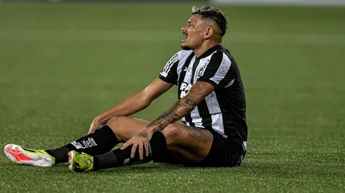 Tiquinho Soares lamentando em Botafogo x Junior na Libertadores da América.