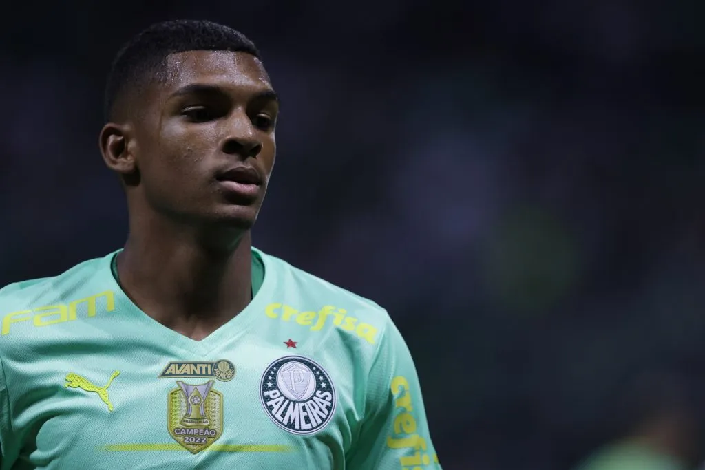 Luis Guilherme em ação pelo Palmeiras - Ettore Chiereguini/AGIF