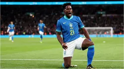 Endrick comemorando gol pela Seleção Brasileira - Foto: Catherine Ivill/Getty Images