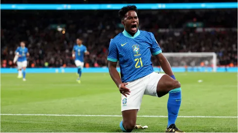 Endrick comemorando gol pela Seleção Brasileira - Foto: Catherine Ivill/Getty Images