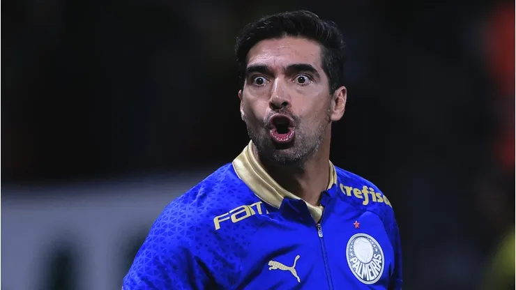 Abel foi criticado por torcedores do Palmeiras na web por tirar Luis Guilherme no intervalo