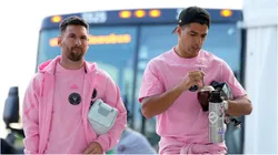 Messi e Suárez chegando para um jogo do Inter Miami - Foto: Rich Storry/Getty Images
