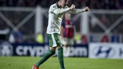 Piquerez comemora gol de falta contra o San Lorenzo no estádio Nuevo Gasometro. Foto: Marcelo Endelli/Getty Images)