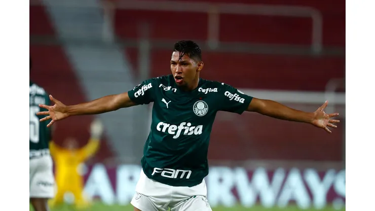 Rony, jogador do Palmeiras, comemora seu gol durante partida contra o River Plate, válida pela Libertadores 2020.