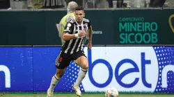 Paulinho em ação pelo Atlético, contra o Cruzeiro, na final do Campeonato Mineiro (Foto: Gilson Lobo/AGIF)