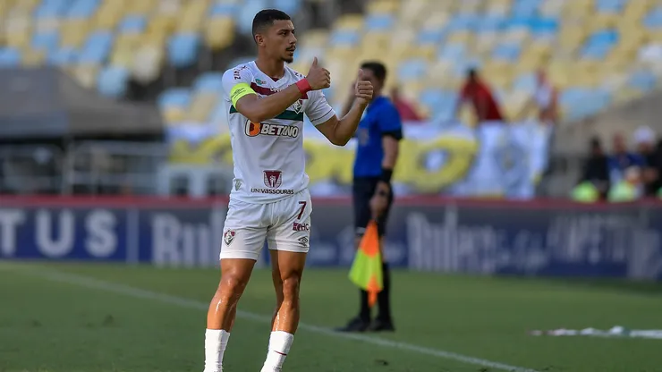 Andre jogador do Fluminense durante partida contra o Botafogo no estádio Maracanã pelo campeonato Carioca 2024.