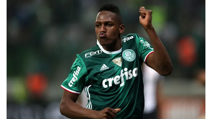 Yerry Mina fez sucesso no Palmeiras entre 2016 e 2017, mas pode retornar ao Brasil para ser rival do Verdão