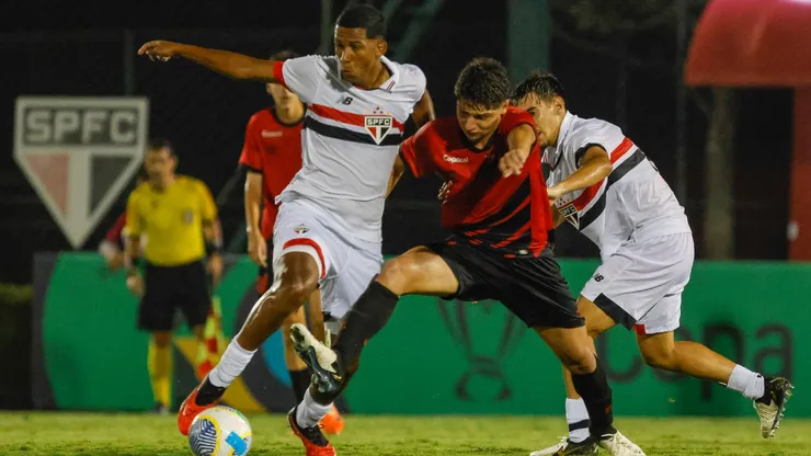 São Paulo venceu e garantiu a classificação diante do Athletico. Divulgação/São Paulo.