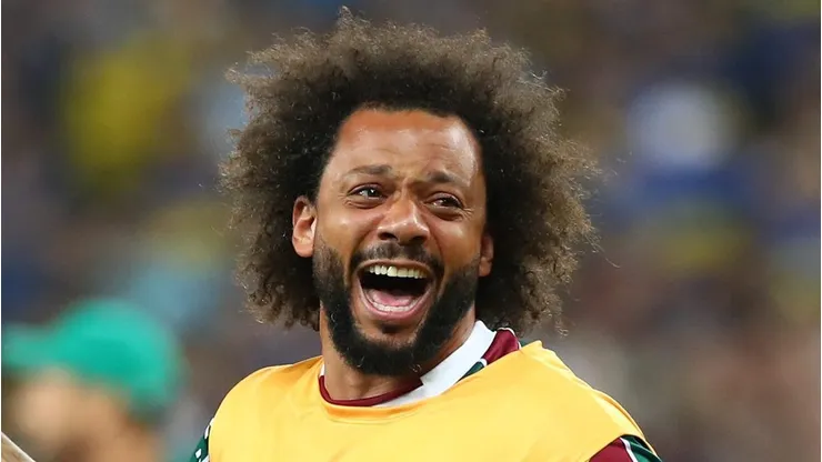 Marcelo comemora ao lado de companheiro título da Libertadores de 2023. Lateral deu entrevista ao Podcast Podpah. Foto: Raul Sifuentes/Getty Images