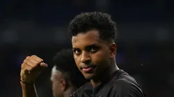 Rodrygo comemora gol pela Seleção, em amistoso contra Guiné. Atacante elogia joia do Verdão. Foto: Alex Caparros/Getty Images