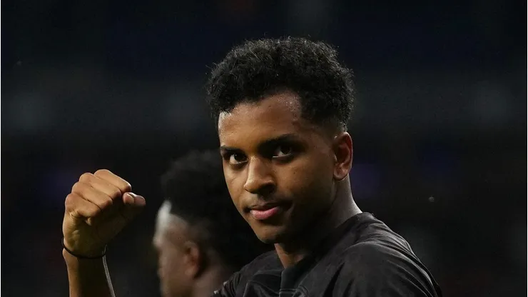 Rodrygo comemora gol pela Seleção, em amistoso contra Guiné. Atacante elogia joia do Verdão. Foto: Alex Caparros/Getty Images