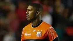 Jean Pyerre, meia ex-Grêmio. vive problema no Ituano