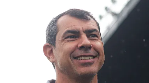 Carille antes da partida contra o Guarani pelo Paulistão 2024. Treinador é elogiado em programa de TV.