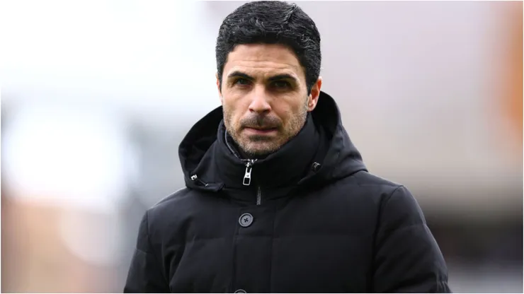 Mike Arteta, treinador do Arsenal, em jogo contra o Fulham - Foto: Clive Rose/Getty Images