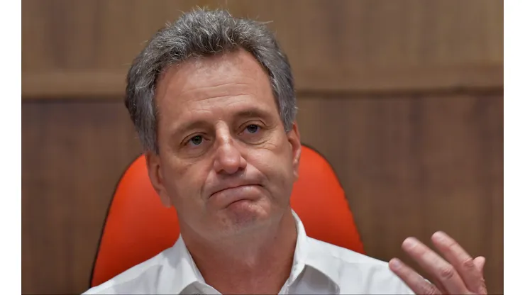 Landim, presidente do Flamengo, está preocupado com futuro de Gabriel Barbsa