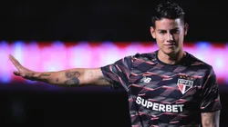 James Rodríguez no pré-aquecimento em jogo do Campeonato Paulsita no Morumbis. Foto: Ettore Chiereguini/AGIF