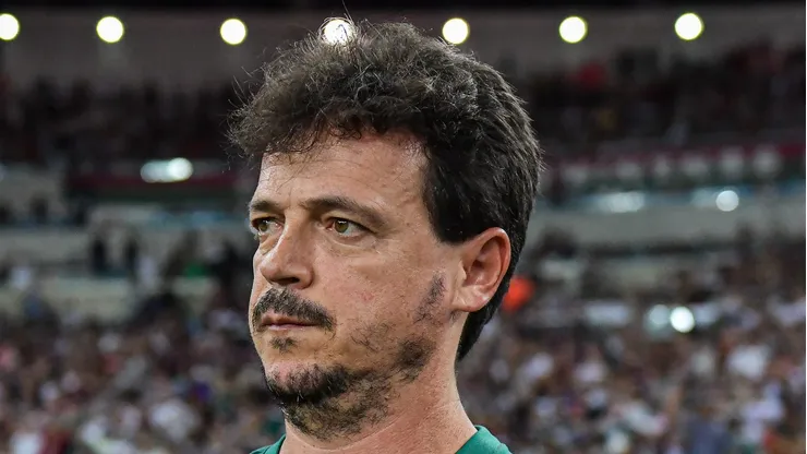 Fernando Diniz, durante partida contra o Argentinos Juniors. Técnico quer bicampeonato da Libertadores.