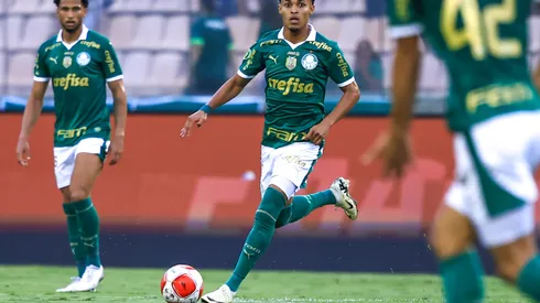 SP - BARUERI - 09/03/2024 - PAULISTA 2024, PALMEIRAS X BOTAFOGO-SP - Lazaro jogador do Palmeiras durante partida contra o Botafogo-SP no estadio Arena Barueri pelo campeonato Paulista 2024. Foto: Marcello Zambrana/AGIF