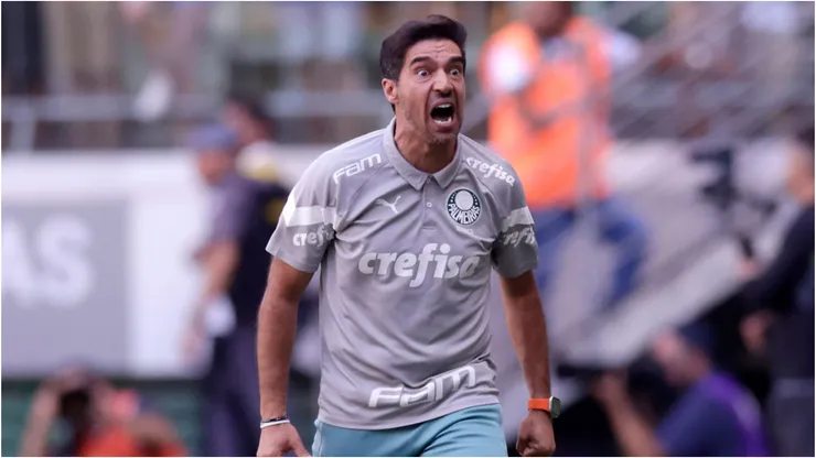 Abel Ferreira durante partida do Palmeiras - Foto: Alexandre Schneider/Getty Images