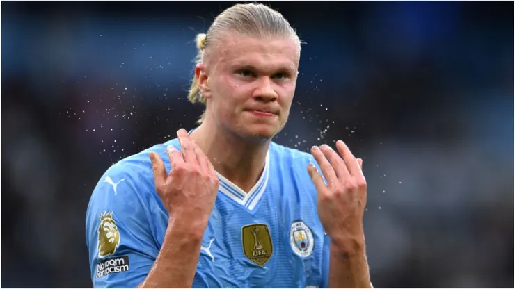 Haaland jogando pelo Manchester City contra o Arsenal - Foto: Justin Setterfield/Getty Images