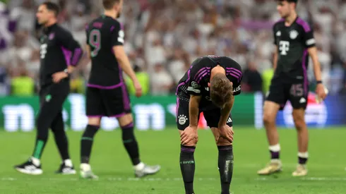 Jogador do Bayern triste. (Foto de Alexander Hassenstein/Getty Images)