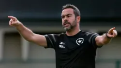 Foto: Vitor Silva/Botafogo - Arthur Jorge, técnico do Botafogo, define time para encarar o Corinthians