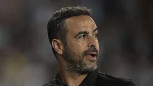 RJ - RIO DE JANEIRO - 08/05/2024 - COPA LIBERTADORES 2024, BOTAFOGO X LDU - Artur Jorge tecnico do Botafogo durante partida contra o LDU no estadio Engenhao pelo campeonato Copa Libertadores 2024.