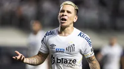 Soteldo está na lista de problemas do Santos.
