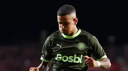 Foto: Fran Santiago/Getty Images - Savinho durante partida pelo Girona