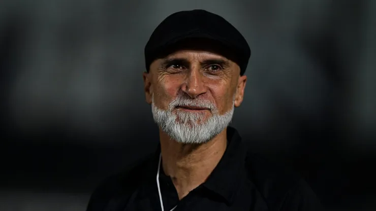 Treinador vem buscando a melhor formação para garantir bons resultados na equipe
