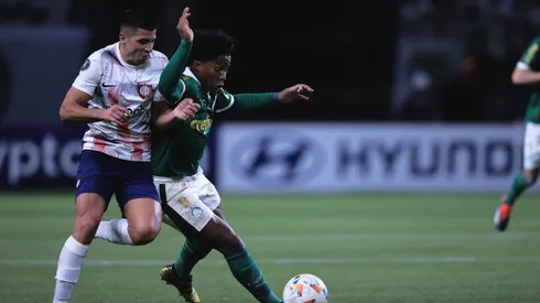 Endrick e Cuello durante partida entre Palmeiras e San Lorenzo.