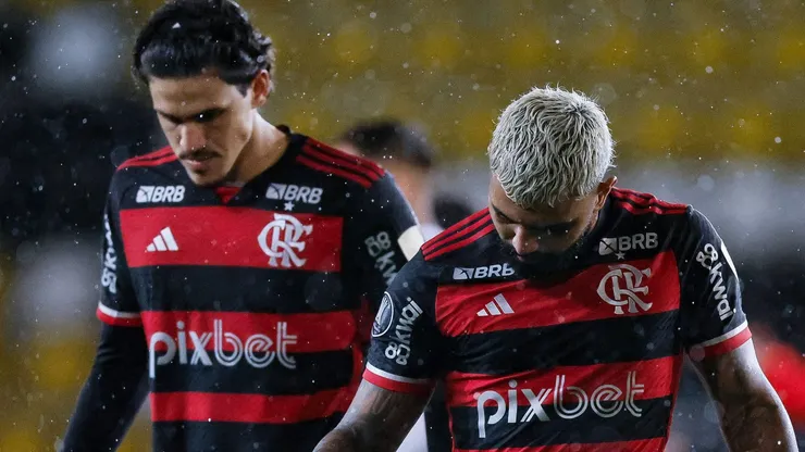 CHILE - COQUIMBO - 07/05/2024 - COPA LIBERTADORES 2024, PALESTINO X FLAMENGO - Pedro e Gabigol jogadores do Flamengo durante partida contra o Palestino no estadio Francisco Rumoroso pelo campeonato Copa Libertadores 2024. Foto: PhotoSport/AGIF