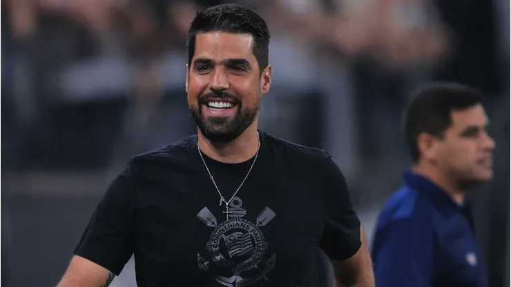O Corinthians de António Oliveira projeta as oitavas da Sul-Americana.