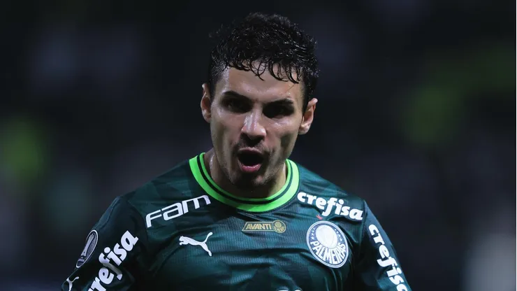 Raphael Veiga caiu muito de rendimento no Palmeiras.