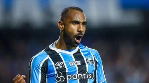 Galdino comemorando o seu tento anotado no Paraná. Foto: Lucas Uebel/Grêmio FBPA