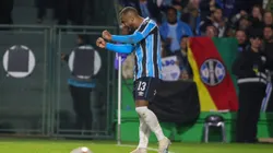 Galdino comemora seu gol contra o The Strongest, no estádio Couto Pereira, pela Libertadores. Foto: Luis Felipe Amorin/AGIF