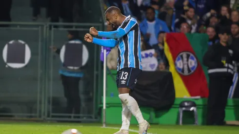 Galdino comemora seu gol contra o The Strongest, no estádio Couto Pereira, pela Libertadores. Foto: Luis Felipe Amorin/AGIF