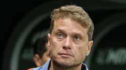 Fernando Seabra durante partida contra o Atletico-MG. Técnico tem desfalques no ataque.