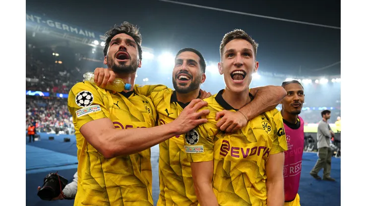 Mats Hummels, Emre Can e Nico Schlotterbeck comemorando o gol marcado na semifinal da Champions League 2024 (Foto: Matthias Hangst/Getty Images)