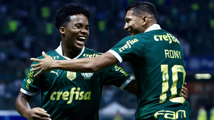Rony jogador do Palmeiras comemora seu gol com Endrick jogador da sua equipe durante partida contra o Botafogo-SP no estadio Arena Allianz Parque pelo campeonato Copa Do Brasil 2024. Foto: Marcello Zambrana/AGIF