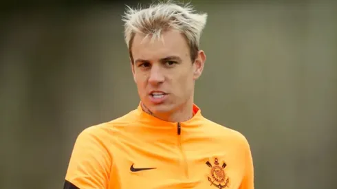 Róger Guedes, na época em que jogava pelo Corinthians, em treinamento no CT