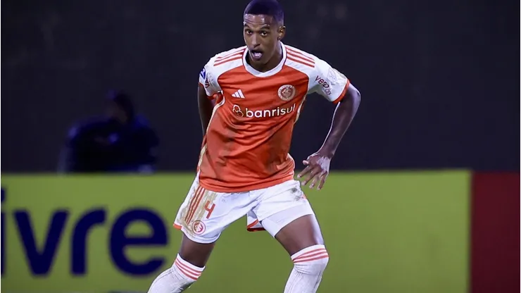 Robert Renan atuando em Internacional x Belgrano